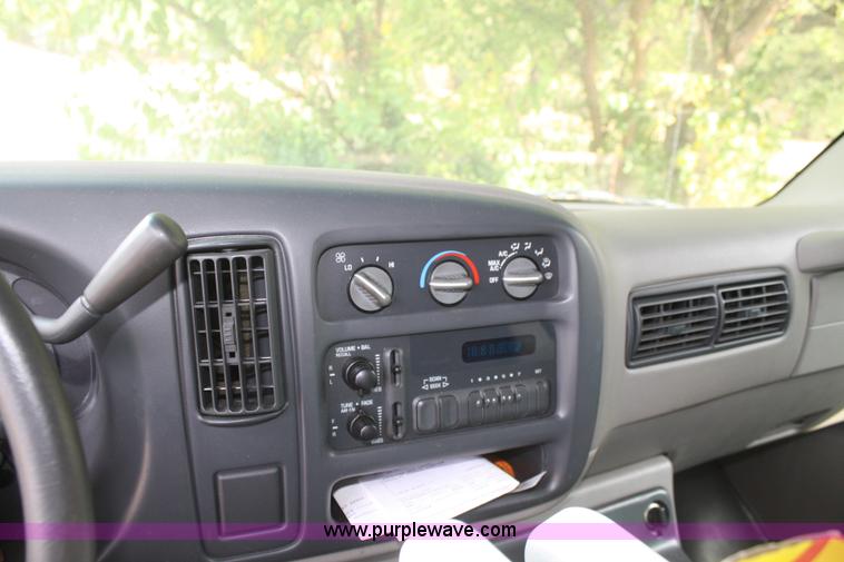 image for item B6921 2000 GMC cargo van