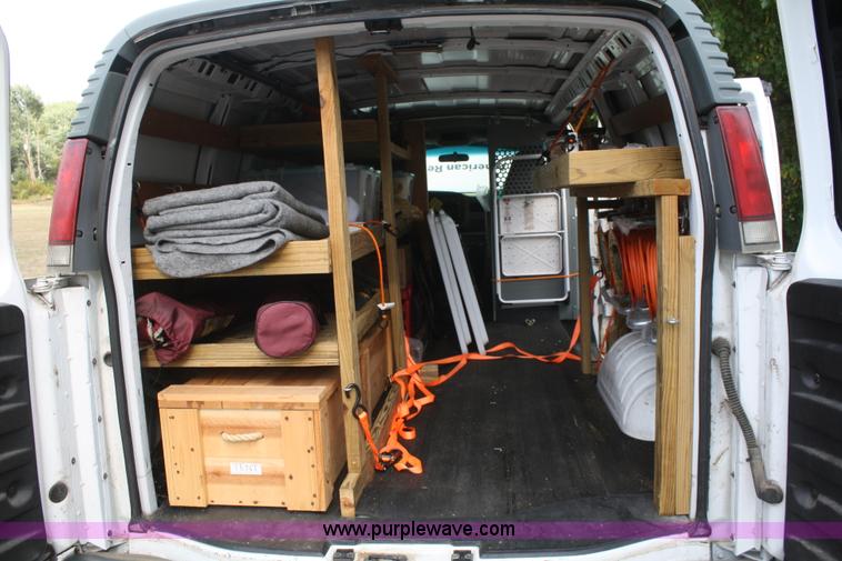 image for item B6921 2000 GMC cargo van