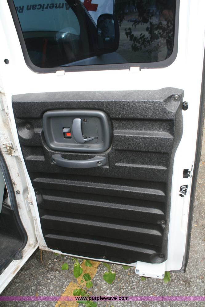 image for item B6921 2000 GMC cargo van