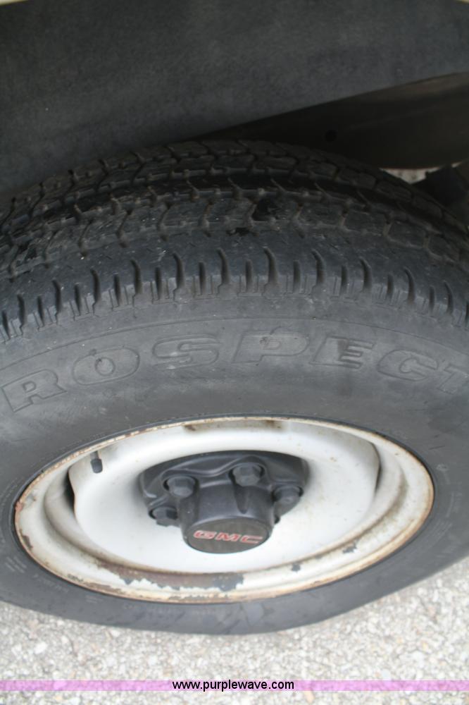 image for item B6921 2000 GMC cargo van