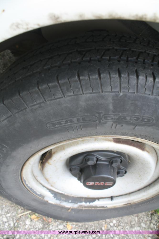 image for item B6921 2000 GMC cargo van