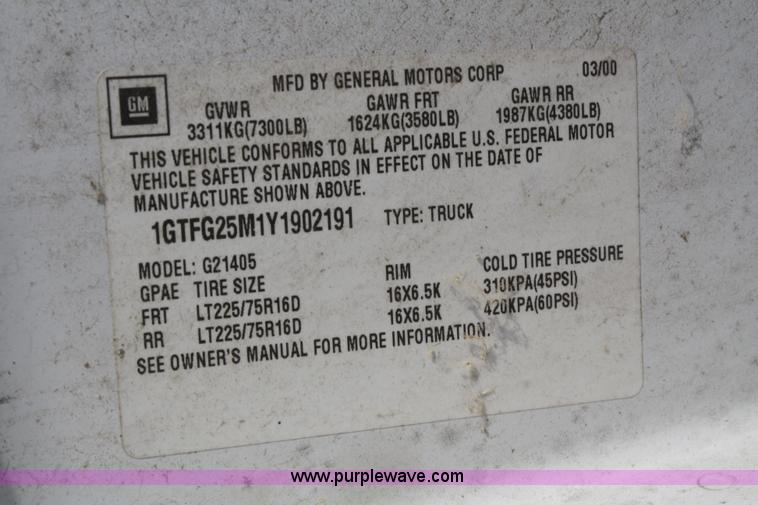 image for item B6921 2000 GMC cargo van