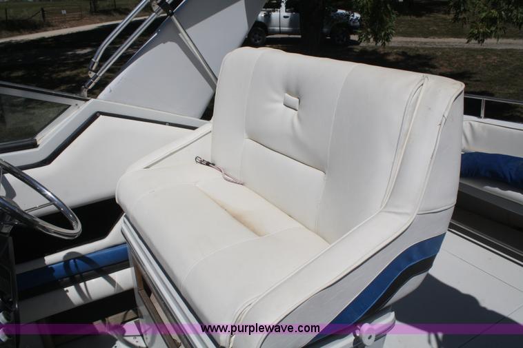 image for item B6922 1986 Wellcraft ST Tropaz boat