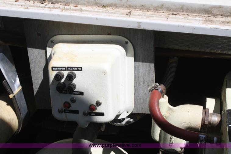 image for item B6922 1986 Wellcraft ST Tropaz boat