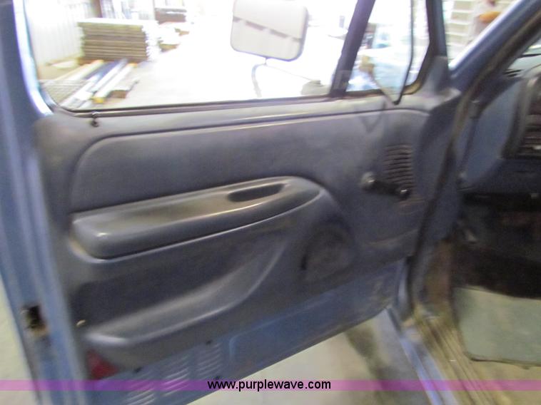 image for item B7471 1996 Ford F250 XL SuperCab pickup truck