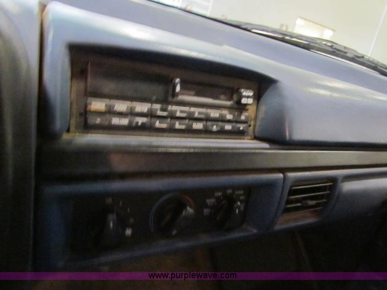 image for item B7471 1996 Ford F250 XL SuperCab pickup truck