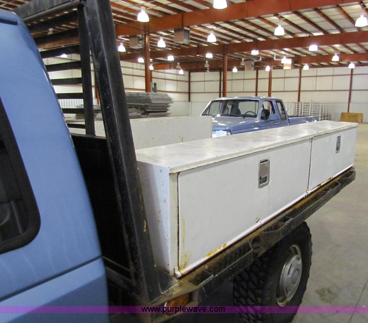 image for item B7471 1996 Ford F250 XL SuperCab pickup truck