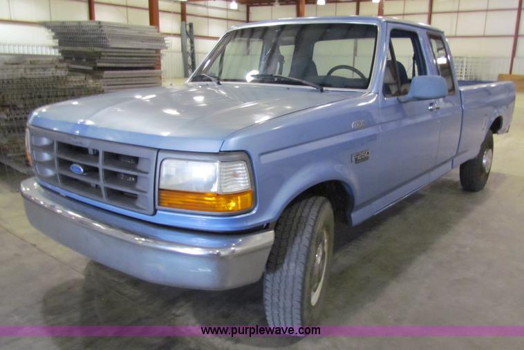 image for item B7472 1997 Ford F250 Heavy Duty SuperCab pickup truck