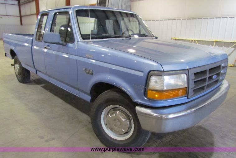 image for item B7472 1997 Ford F250 Heavy Duty SuperCab pickup truck