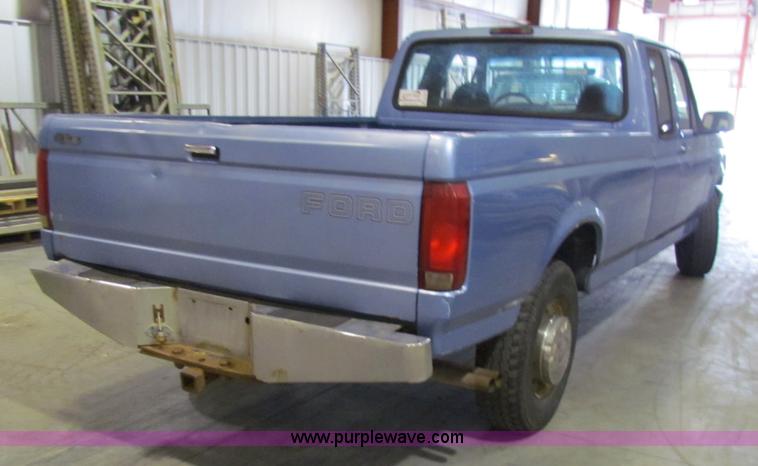 image for item B7472 1997 Ford F250 Heavy Duty SuperCab pickup truck