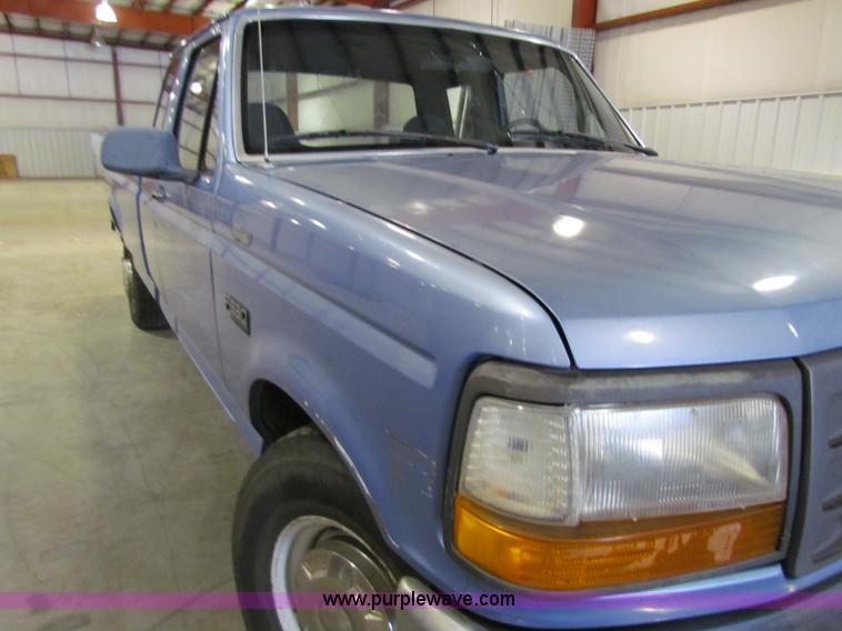 image for item B7472 1997 Ford F250 Heavy Duty SuperCab pickup truck