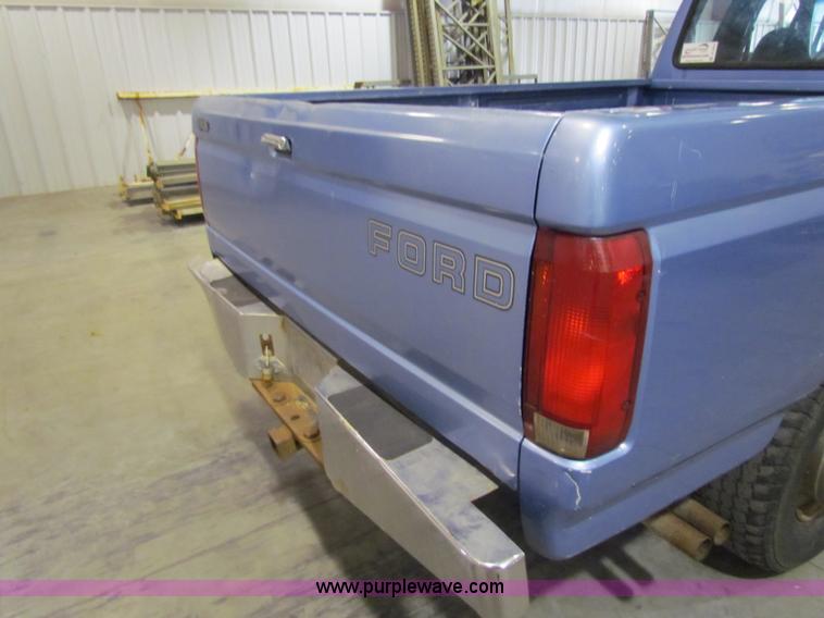 image for item B7472 1997 Ford F250 Heavy Duty SuperCab pickup truck