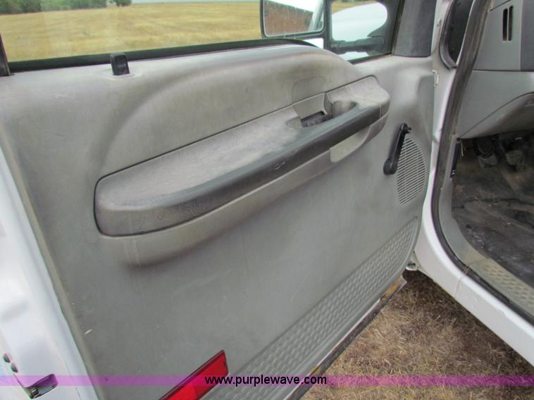 image for item B7474 2003 Ford F350 XL Super Duty flatbed pickup truck