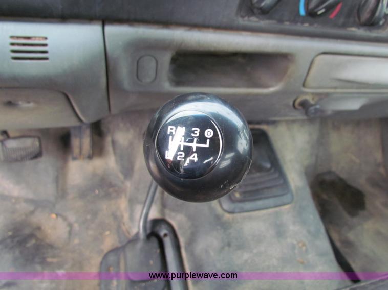 image for item B7474 2003 Ford F350 XL Super Duty flatbed pickup truck