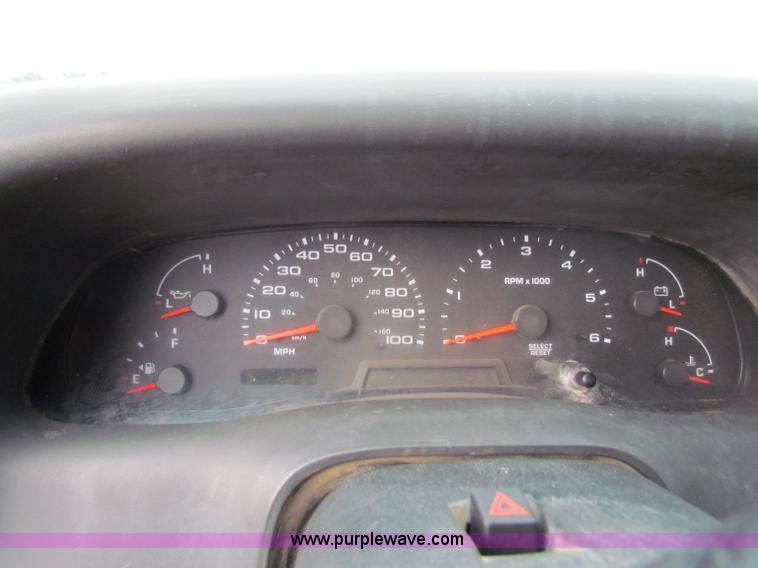 image for item B7474 2003 Ford F350 XL Super Duty flatbed pickup truck