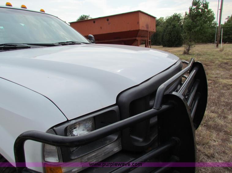 image for item B7474 2003 Ford F350 XL Super Duty flatbed pickup truck