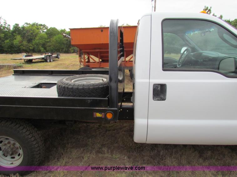 image for item B7474 2003 Ford F350 XL Super Duty flatbed pickup truck