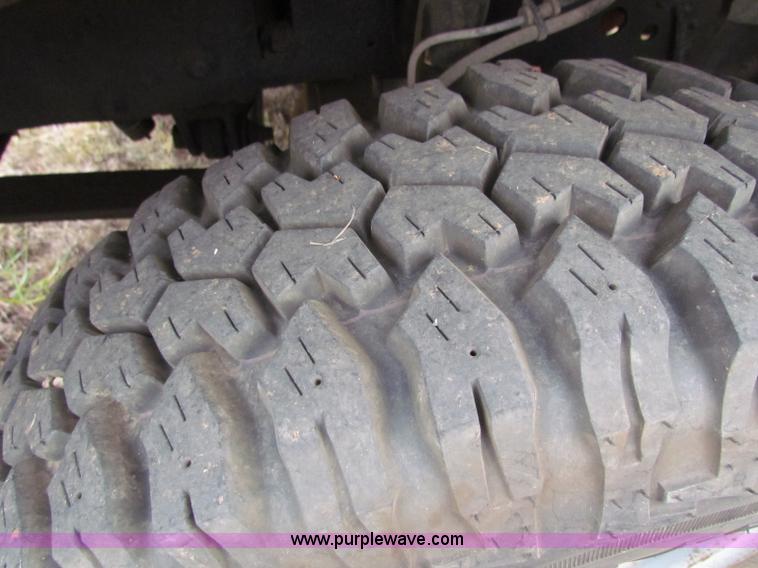 image for item B7474 2003 Ford F350 XL Super Duty flatbed pickup truck