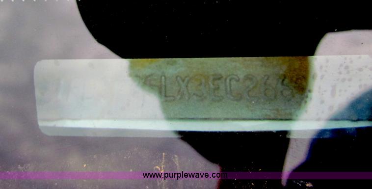 image for item B7474 2003 Ford F350 XL Super Duty flatbed pickup truck