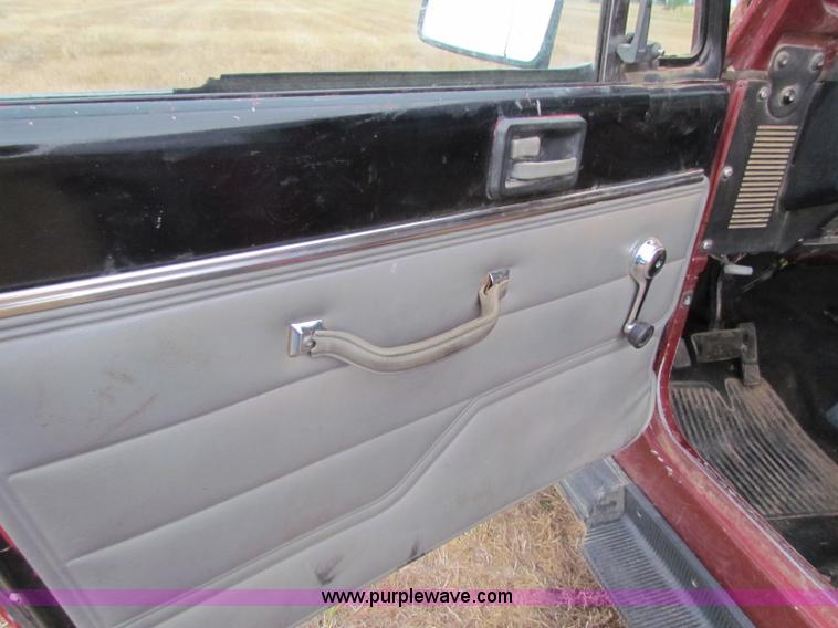 image for item B7475 1987 Jeep Wrangler Laredo SUV