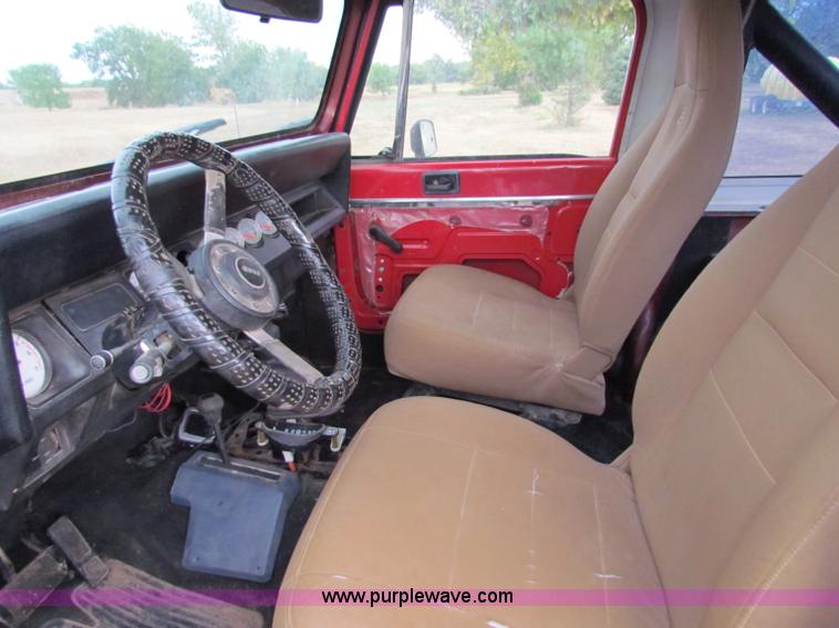 image for item B7475 1987 Jeep Wrangler Laredo SUV