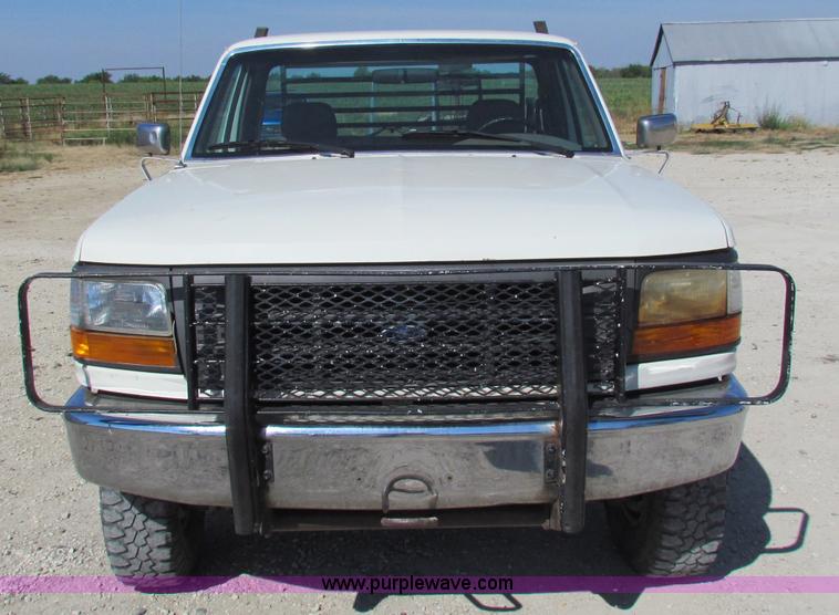 image for item B7489 1995 Ford F250 XL flatbed pickup truck
