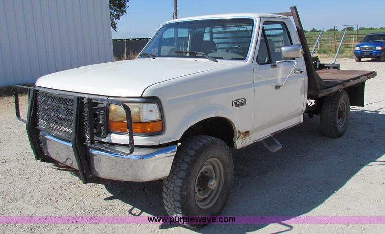 image for item B7489 1995 Ford F250 XL flatbed pickup truck