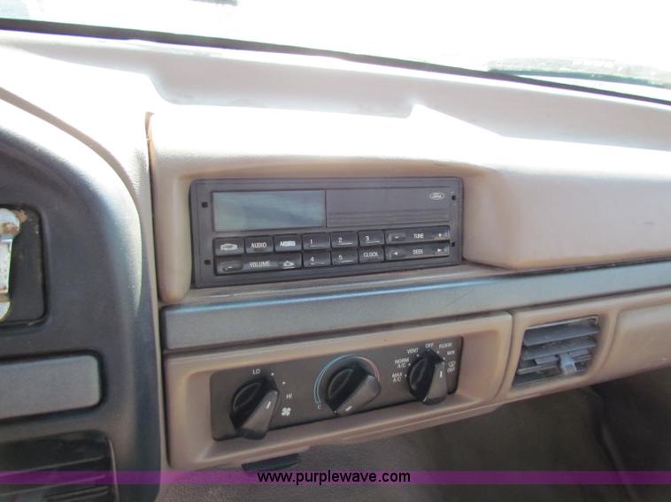 image for item B7489 1995 Ford F250 XL flatbed pickup truck