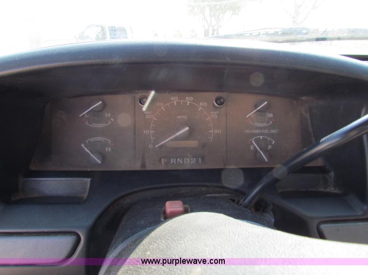 image for item B7489 1995 Ford F250 XL flatbed pickup truck