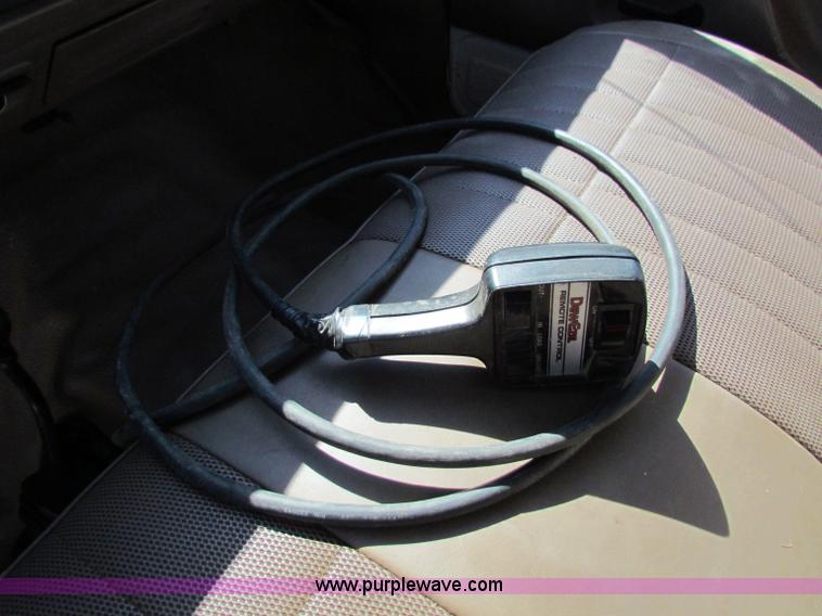 image for item B7489 1995 Ford F250 XL flatbed pickup truck