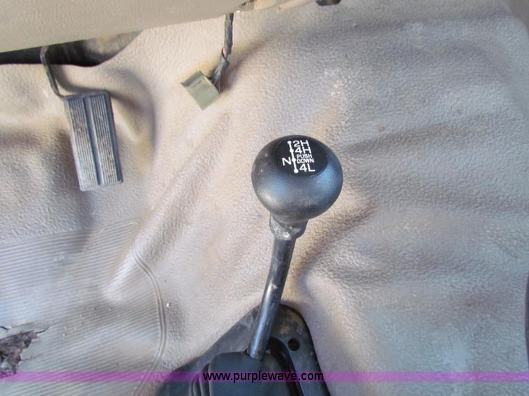 image for item B7489 1995 Ford F250 XL flatbed pickup truck