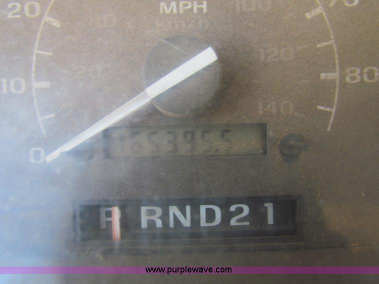 image for item B7489 1995 Ford F250 XL flatbed pickup truck