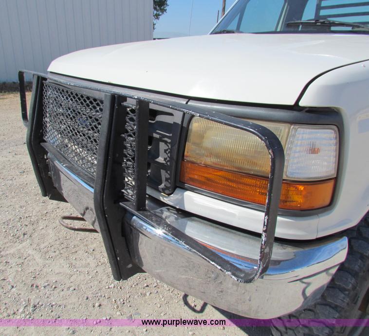 image for item B7489 1995 Ford F250 XL flatbed pickup truck