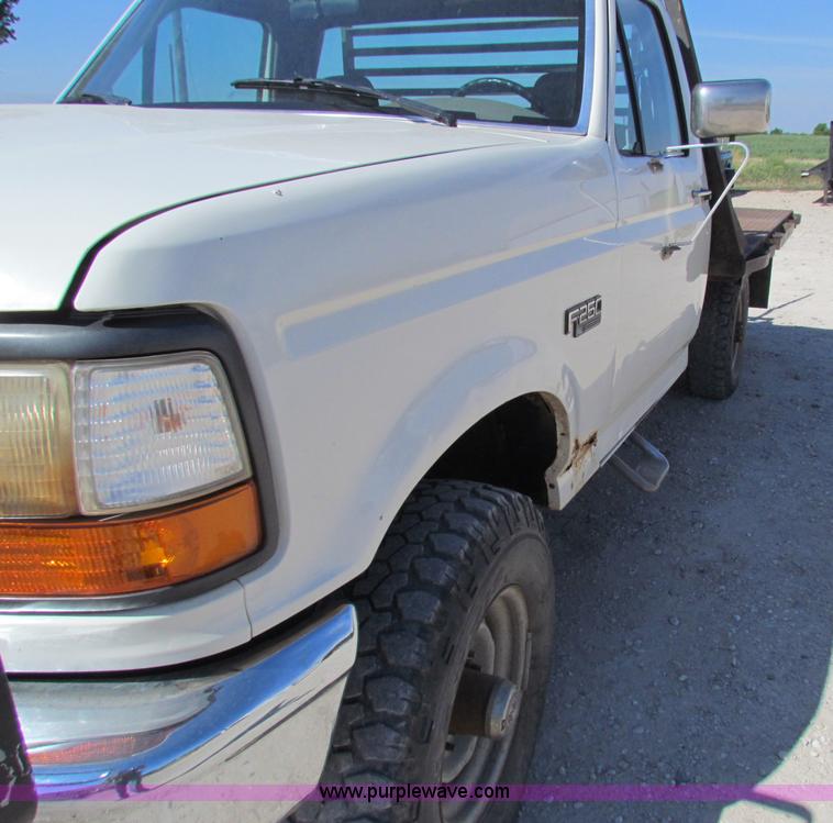 image for item B7489 1995 Ford F250 XL flatbed pickup truck