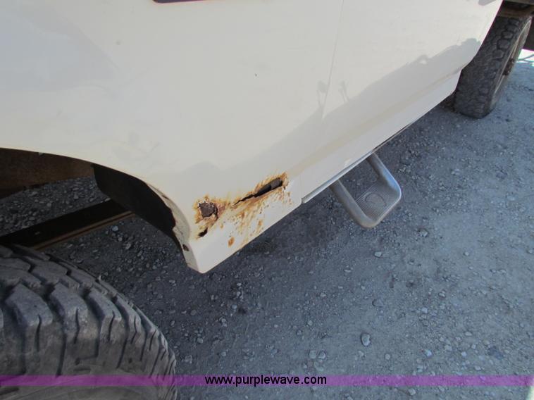 image for item B7489 1995 Ford F250 XL flatbed pickup truck