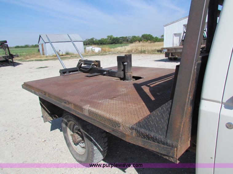 image for item B7489 1995 Ford F250 XL flatbed pickup truck