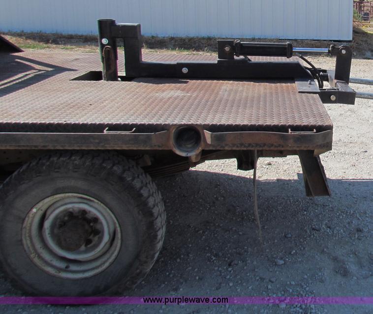 image for item B7489 1995 Ford F250 XL flatbed pickup truck