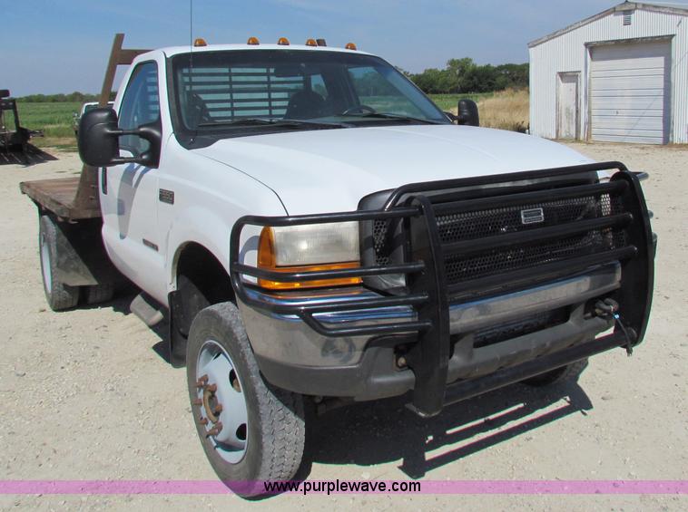 image for item B7490 2000 Ford F550 XL Super Duty flatbed pickup truck