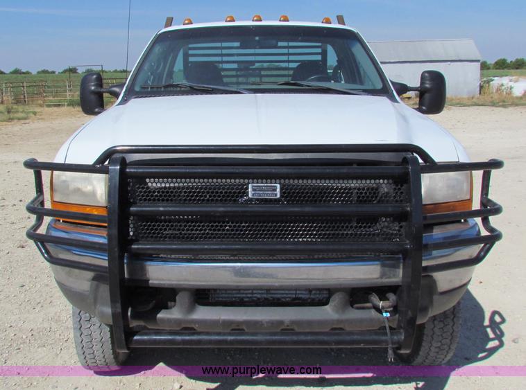 image for item B7490 2000 Ford F550 XL Super Duty flatbed pickup truck