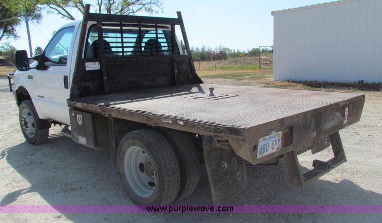 image for item B7490 2000 Ford F550 XL Super Duty flatbed pickup truck