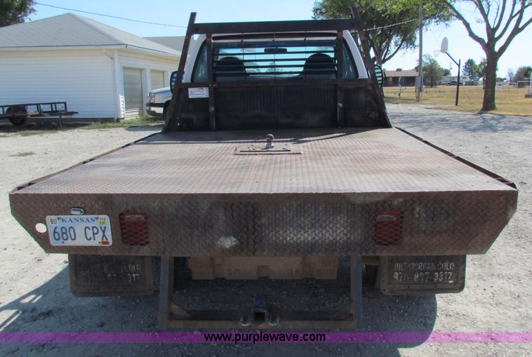 image for item B7490 2000 Ford F550 XL Super Duty flatbed pickup truck