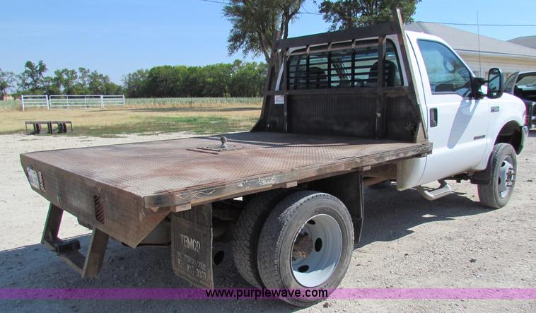 image for item B7490 2000 Ford F550 XL Super Duty flatbed pickup truck