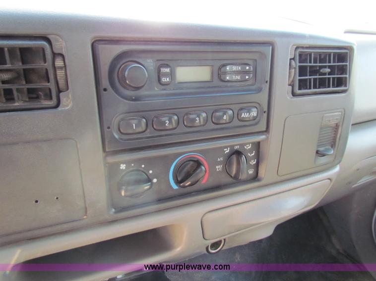 image for item B7490 2000 Ford F550 XL Super Duty flatbed pickup truck