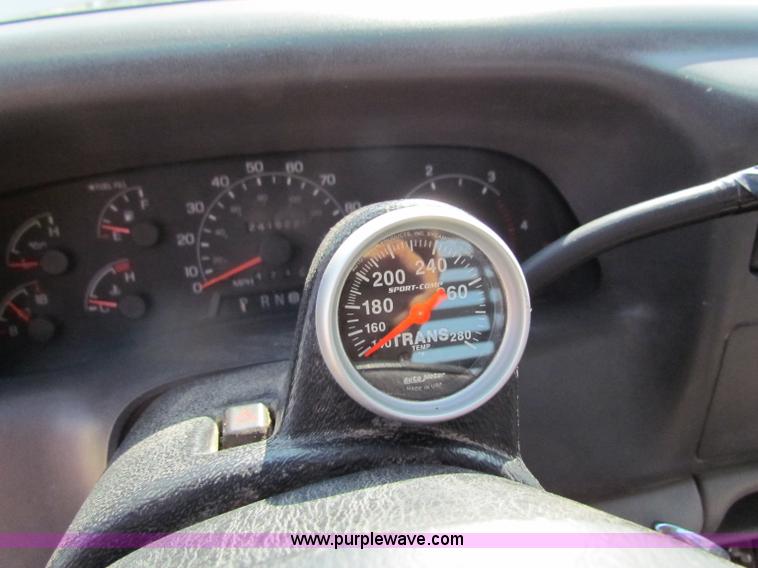 image for item B7490 2000 Ford F550 XL Super Duty flatbed pickup truck