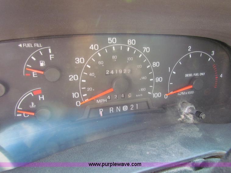 image for item B7490 2000 Ford F550 XL Super Duty flatbed pickup truck