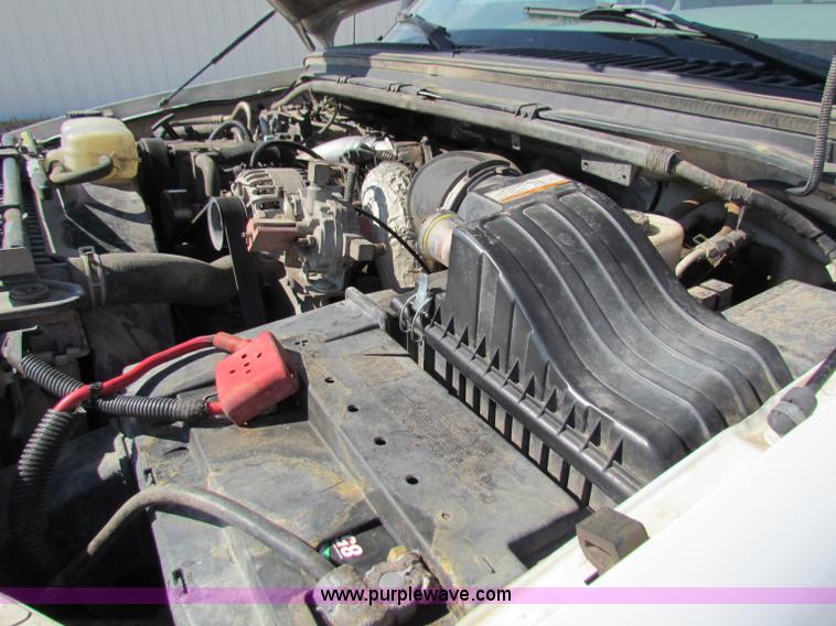 image for item B7490 2000 Ford F550 XL Super Duty flatbed pickup truck