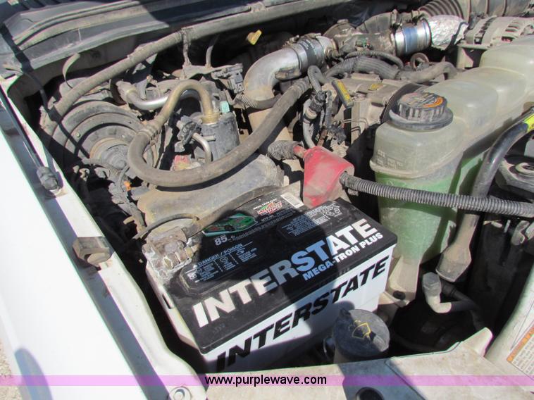 image for item B7490 2000 Ford F550 XL Super Duty flatbed pickup truck