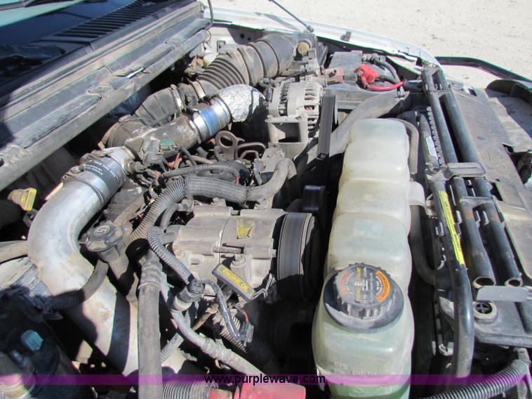 image for item B7490 2000 Ford F550 XL Super Duty flatbed pickup truck