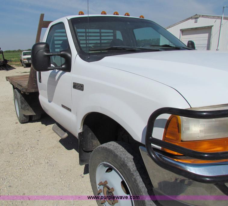 image for item B7490 2000 Ford F550 XL Super Duty flatbed pickup truck