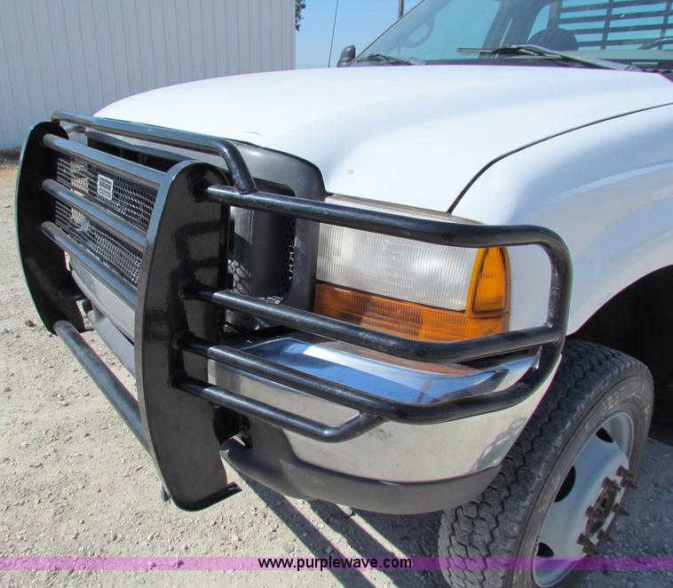 image for item B7490 2000 Ford F550 XL Super Duty flatbed pickup truck